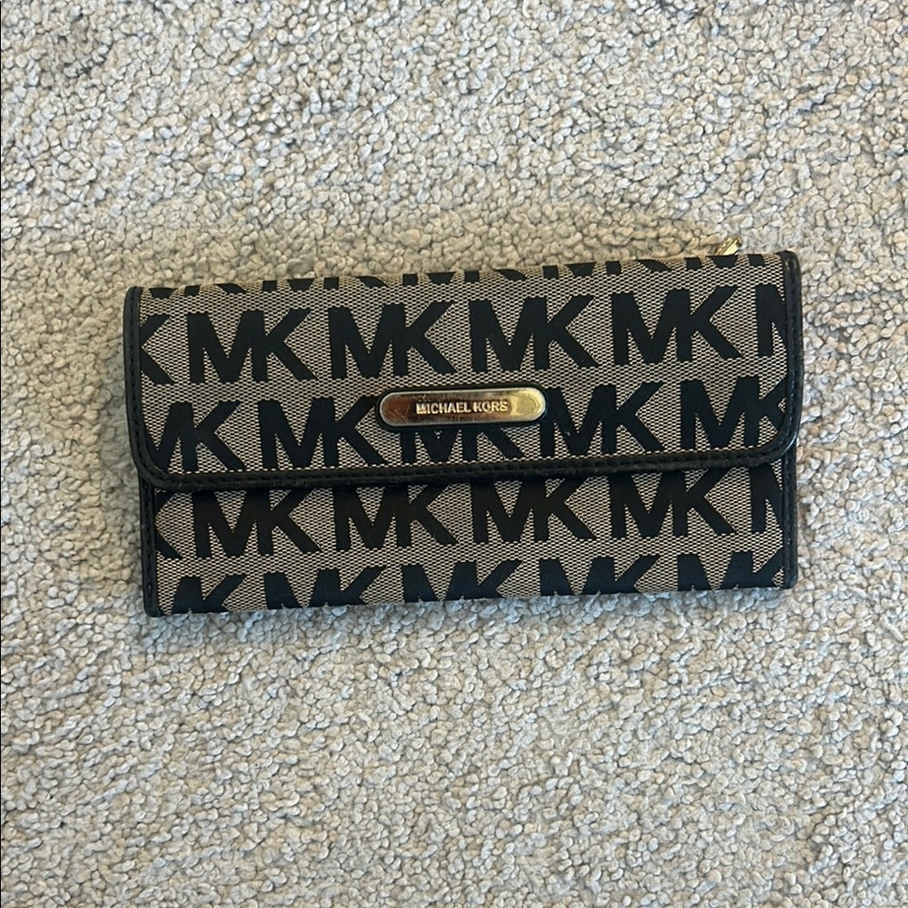 Michael Kors Black and Tan Wallet